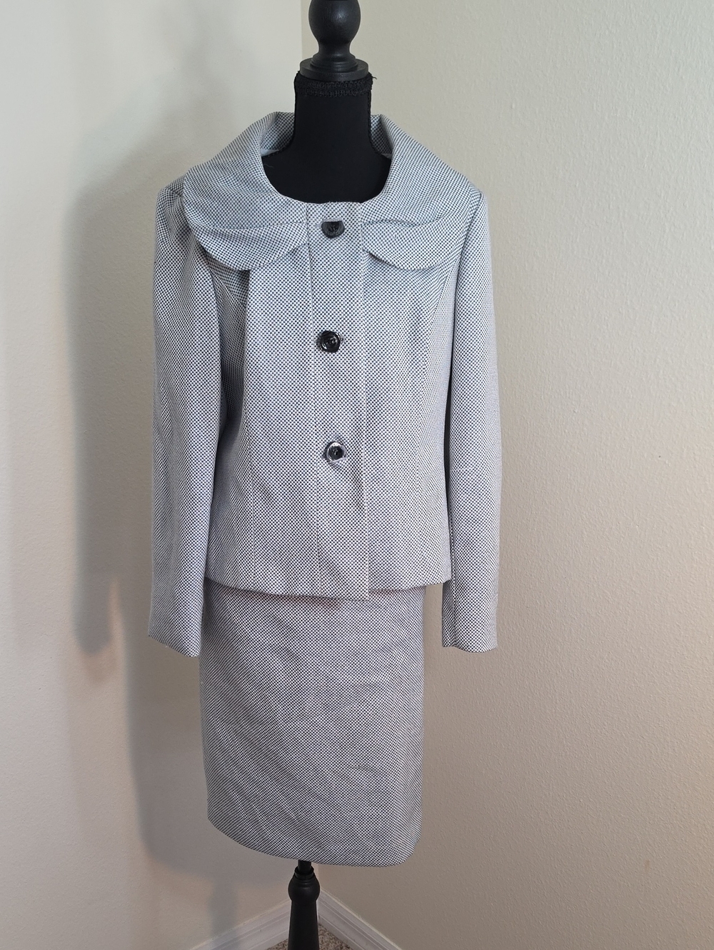Light Gray Rounded-Collar Blazer - Classic Women's Suit Jacket